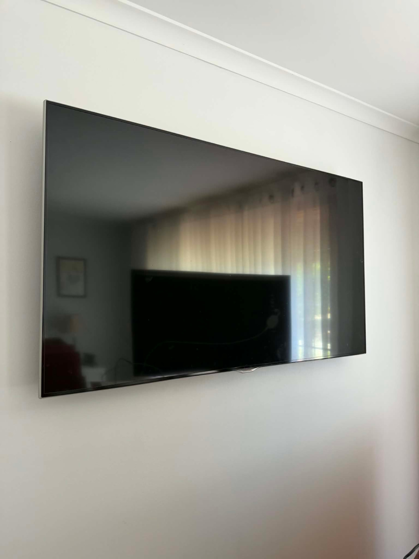 Flat screen TV wall mounted with concealed cabling